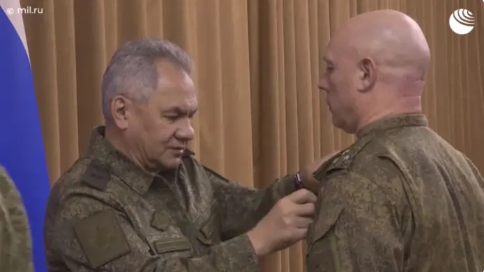 俄罗斯国防部长视察了针对乌克兰的特别军事行动地区联合部队指挥所，并听取了苏洛维金的汇报。