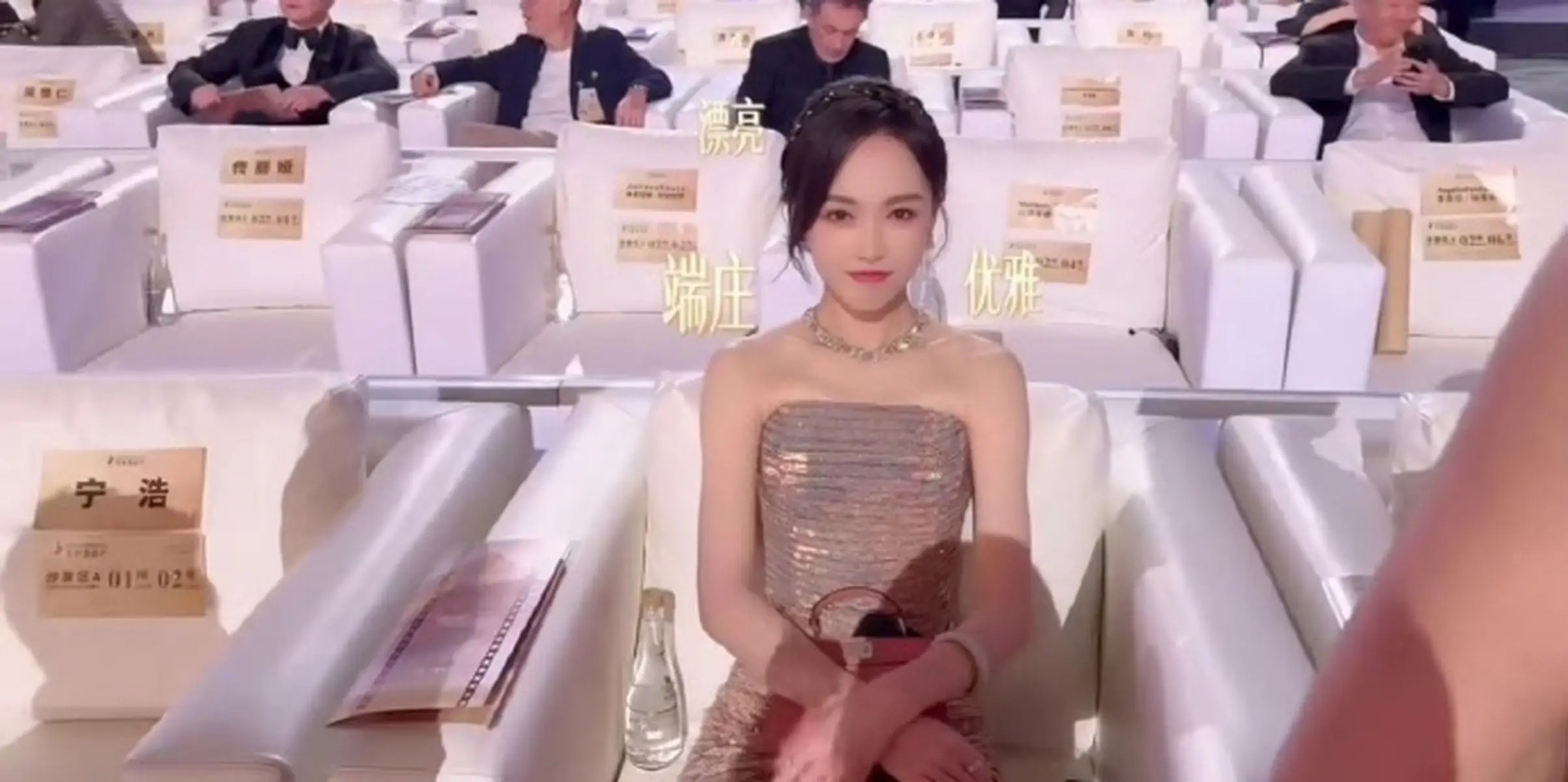 热依扎《灼灼韶华》宣传活动:舞动热情与演技感悟