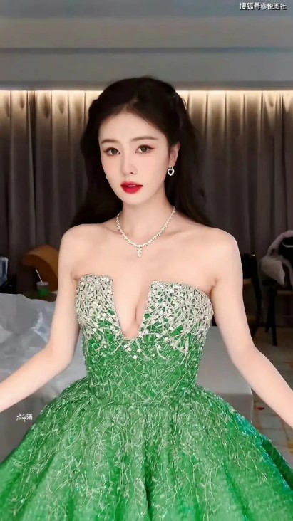 向华强自曝郭碧婷向佐结婚“零彩礼”：豪门婚姻的“去物质化”宣言，炸出全民大讨论