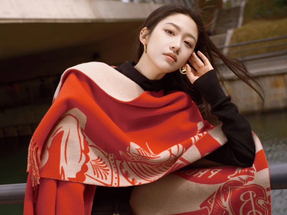 所有人都在教章泽天做播客，但她可能比谁都清醒